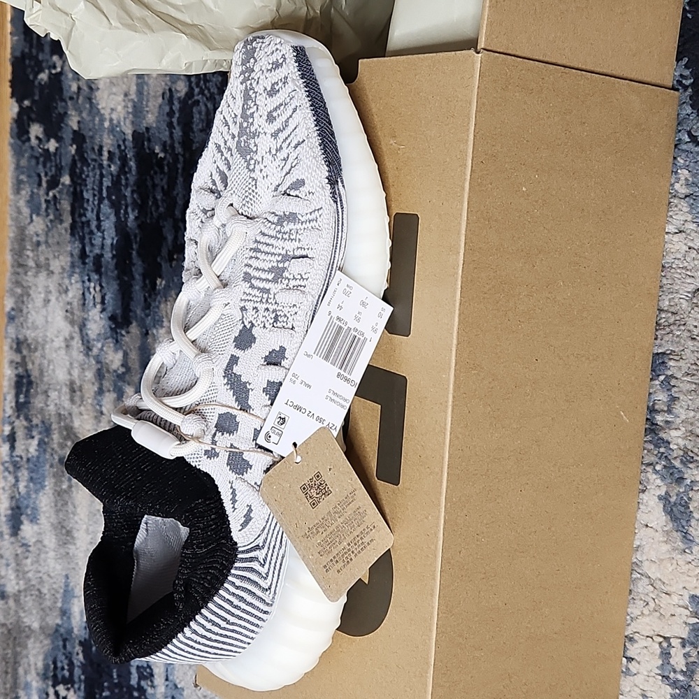 adidas Yeezy 350 V2 CMPCTSlate Panda - Picture 1 of 5